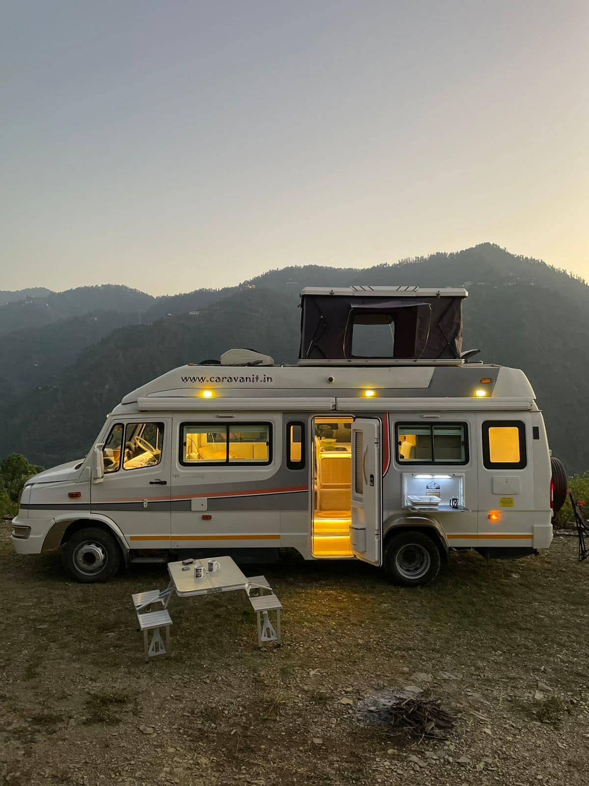 Luxury Caravan : MotoCaravan