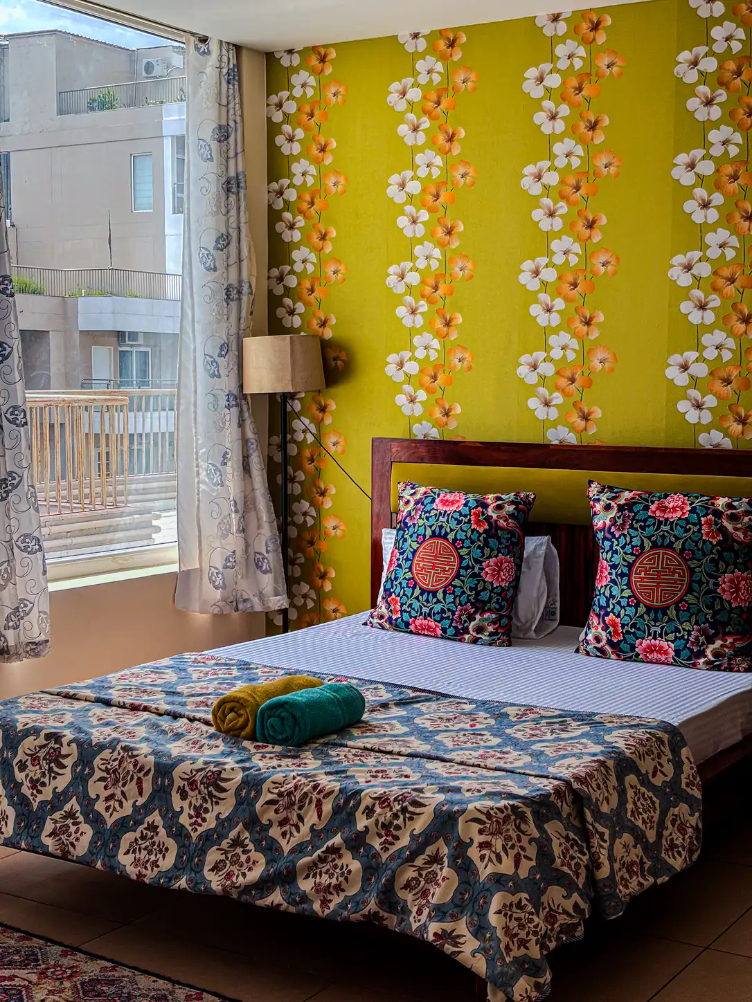 Colourful bedroom with floral wall at Ganges Heaven