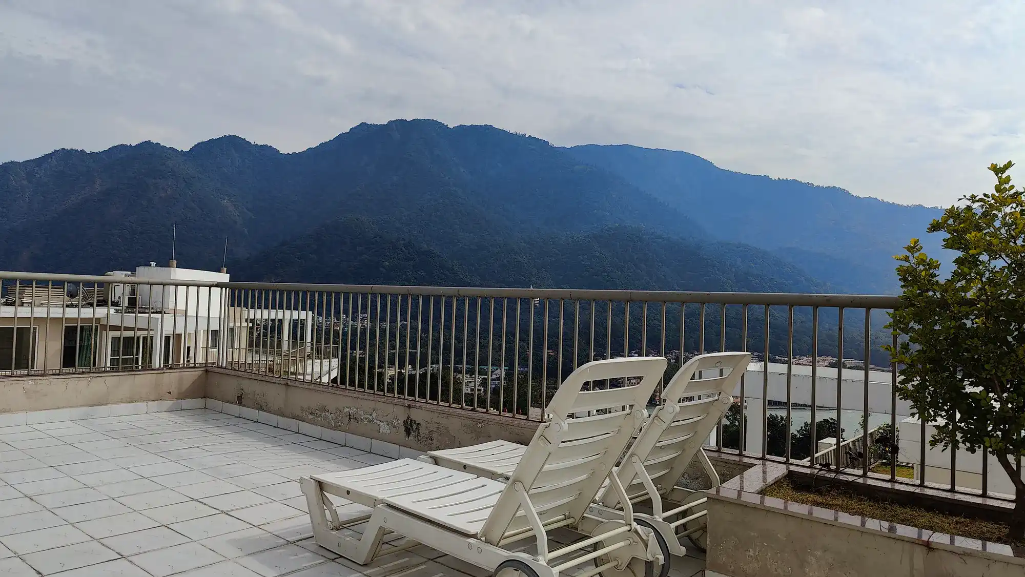 Himalayan valley view from Evara Trips